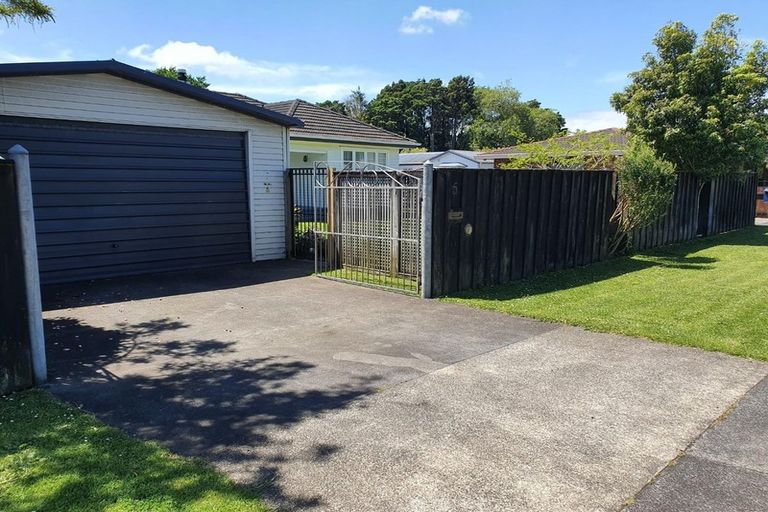 Photo of property in 5 Clark Road, Karaka, Papakura, 2580