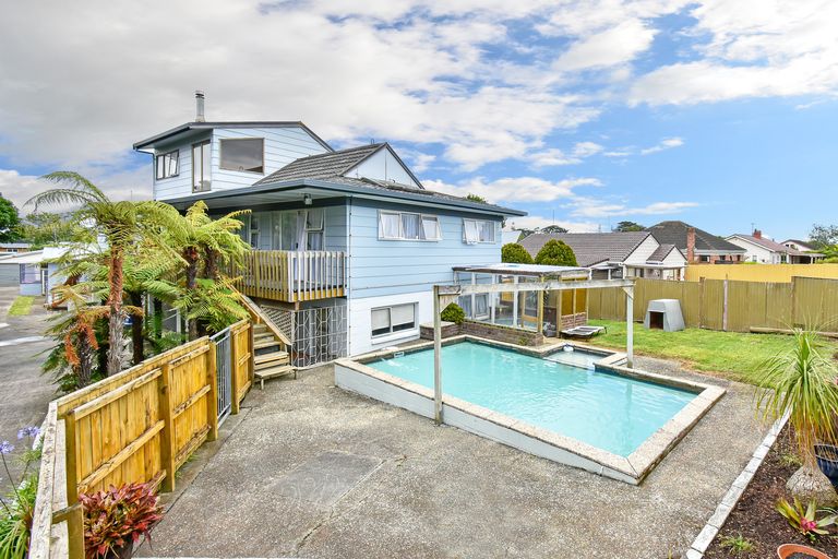 Photo of property in 6 Mcinnes Road, Weymouth, Auckland, 2103