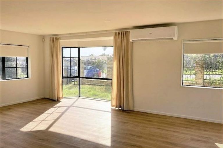 Photo of property in 2 Cyclamen Road, Mangere, Auckland, 2022