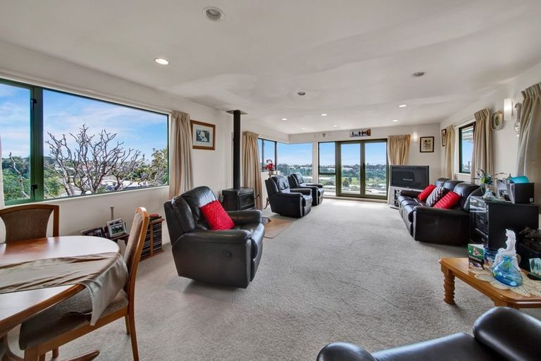 Photo of property in 3a Hillcrest Street, Glen Avon, New Plymouth, 4312