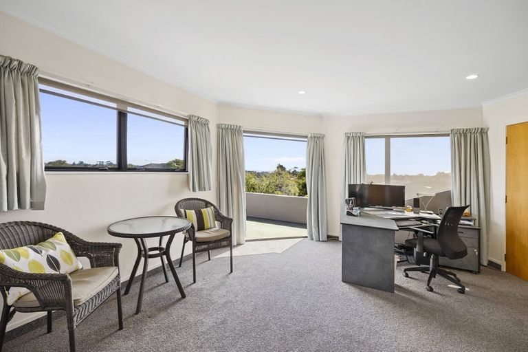 Photo of property in 13 Karina Road, Merrilands, New Plymouth, 4312