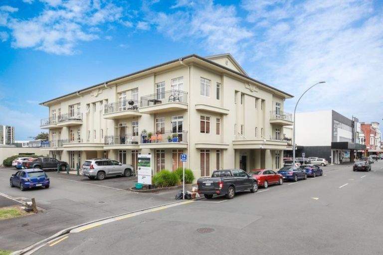 Photo of property in 2f/11 London Street, Hamilton Central, Hamilton, 3204