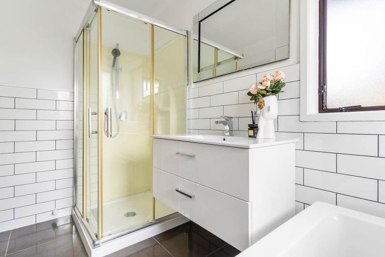 Photo of property in 1/19 Waller Avenue, Bucklands Beach, Auckland, 2012