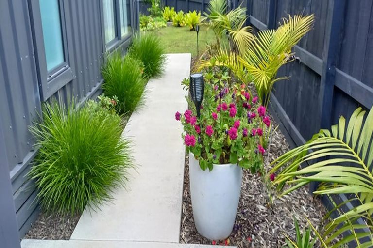 Photo of property in 2 Meenas Place, Cable Bay, 0420