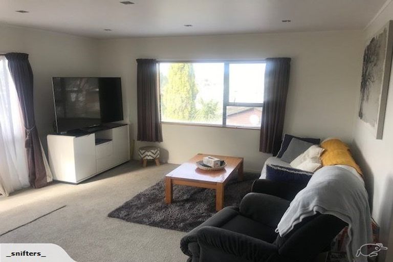 Photo of property in 2/15 Witheford Drive, Bayview, Auckland, 0629