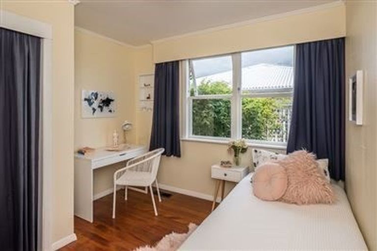 Photo of property in 12 Hillcrest Road, Raumati South, Paraparaumu, 5032