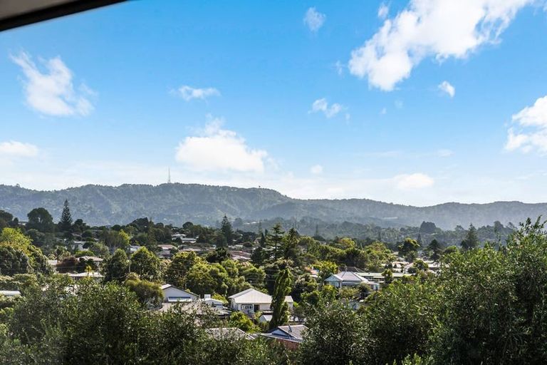 Photo of property in 4/2 Swan Hill Drive, Glen Eden, Auckland, 0602