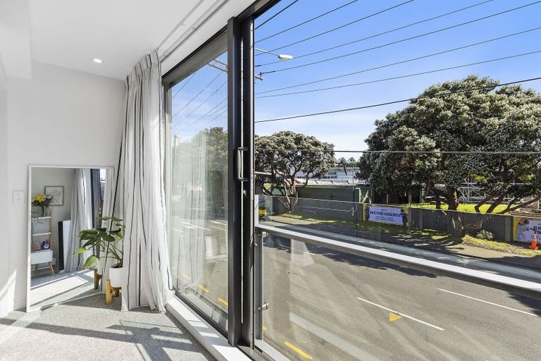 Photo of property in Nouvo Apartments, 2a/21 Rugby Street, Mount Cook, Wellington, 6021