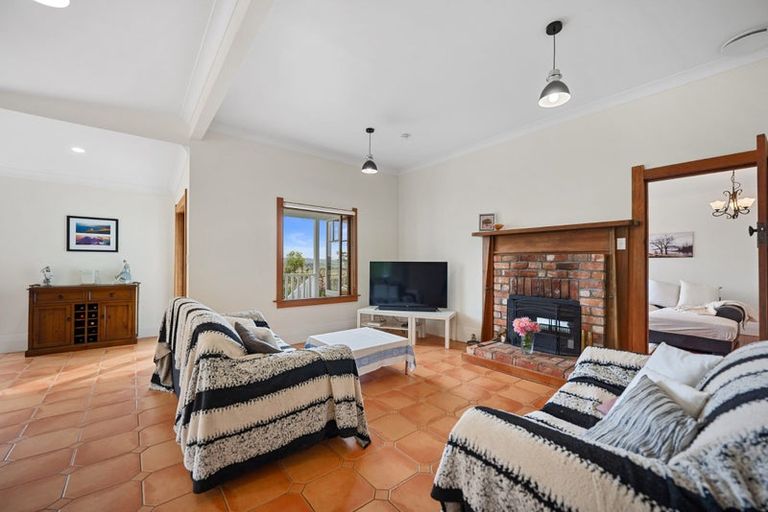 Photo of property in 376 Mangakura Road, Helensville, 0875