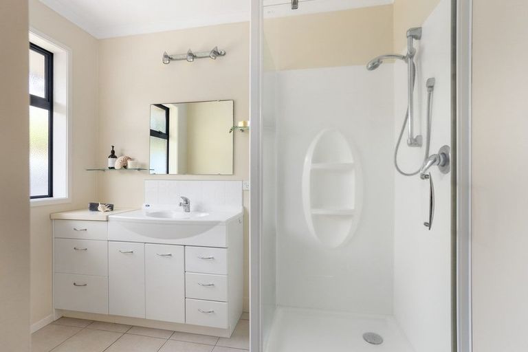 Photo of property in 6 Ohuirehe Road, Coastlands, Whakatane, 3120