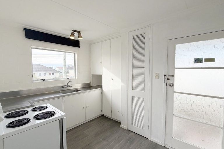 Photo of property in 8a Banks Street, Marfell, New Plymouth, 4310