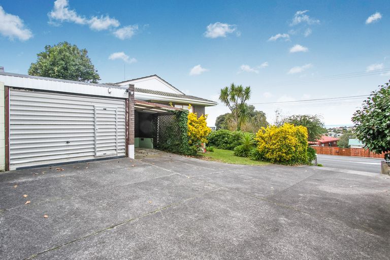 Photo of property in 1/127 Golf Road, Titirangi, Auckland, 0600