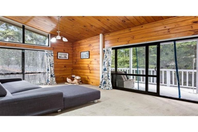 Photo of property in 41 Ridgewood Crescent, Birkenhead, Auckland, 0626