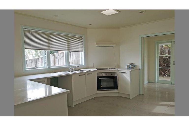 Photo of property in 592 Beach Road, Rothesay Bay, Auckland, 0630