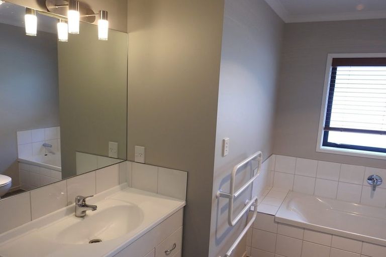 Photo of property in 42 Chesham Street, Rototuna North, Hamilton, 3210