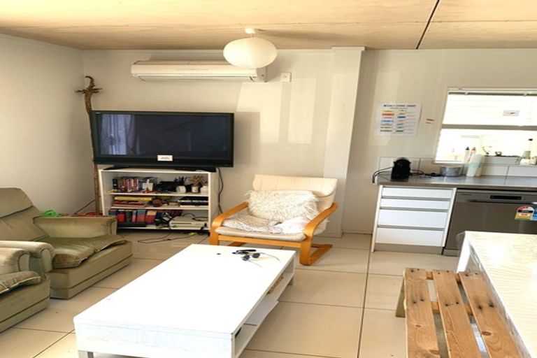 Photo of property in 3a Anderson Terrace, Mount Cook, Wellington, 6021