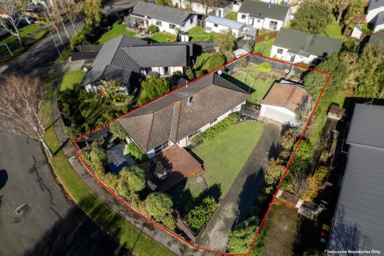 Photo of property in 6 Clivedon Place, Redwood, Christchurch, 8051