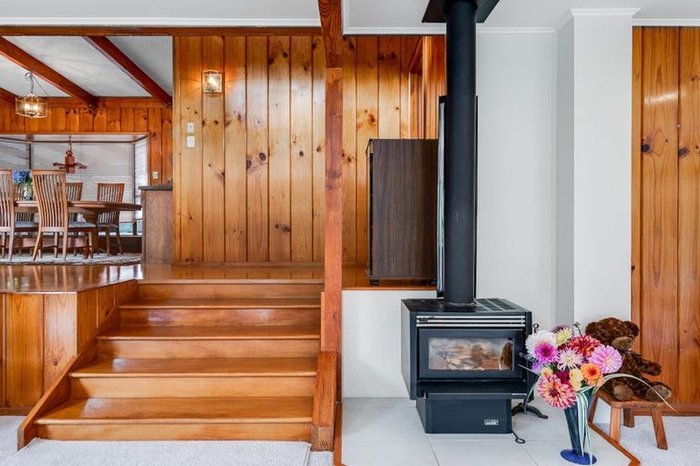 Photo of property in 7 Opanuku Road, Henderson Valley, Auckland, 0612