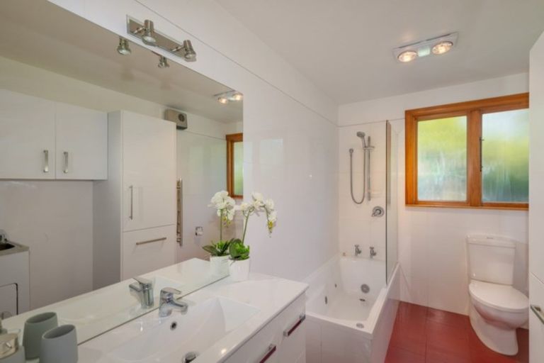 Photo of property in 11 Bay View Road, Moncks Bay, Christchurch, 8081