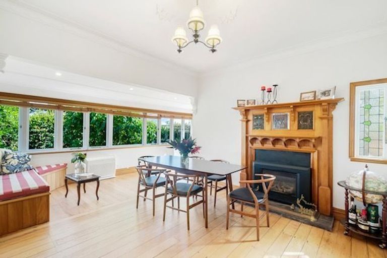 Photo of property in 28 Rangatira Road, Birkenhead, Auckland, 0626