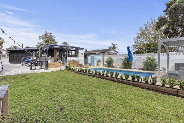 Photo of property in 24 Tauhinu Road, Greenhithe, Auckland, 0632