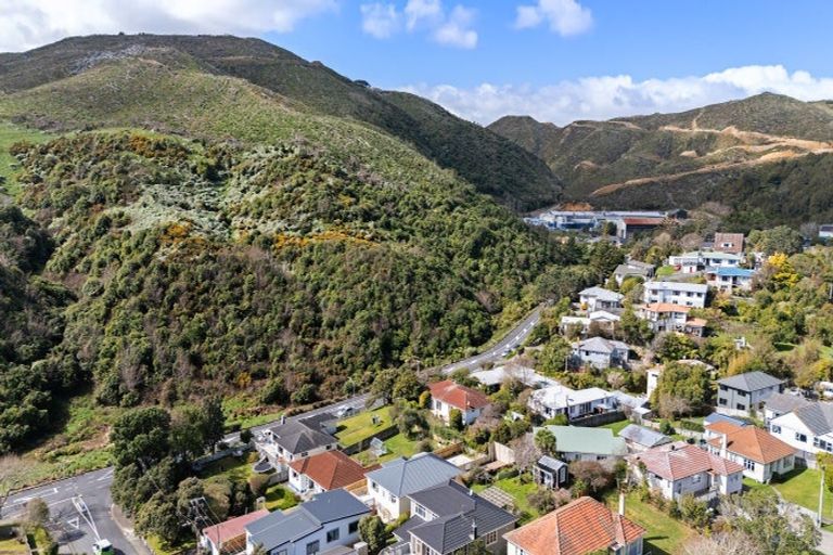 Photo of property in 5 Mahoe Street, Tawa, Wellington, 5028