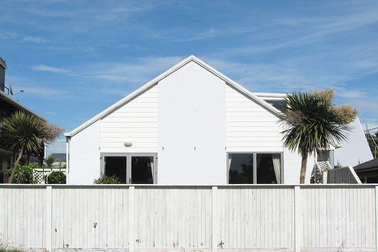 Photo of property in 17 Aston Drive, Waimairi Beach, Christchurch, 8083