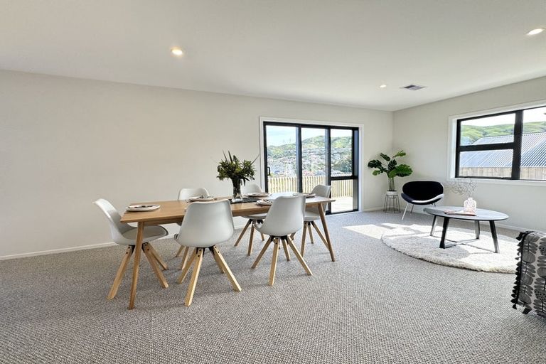 Photo of property in 50 Farnworth Terrace, Glenside, Wellington, 6037