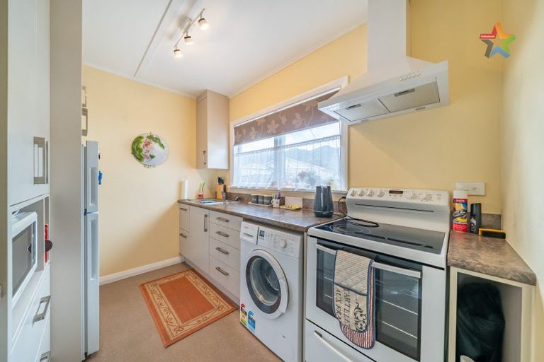 Photo of property in 1/1079 High Street, Taita, Lower Hutt, 5011