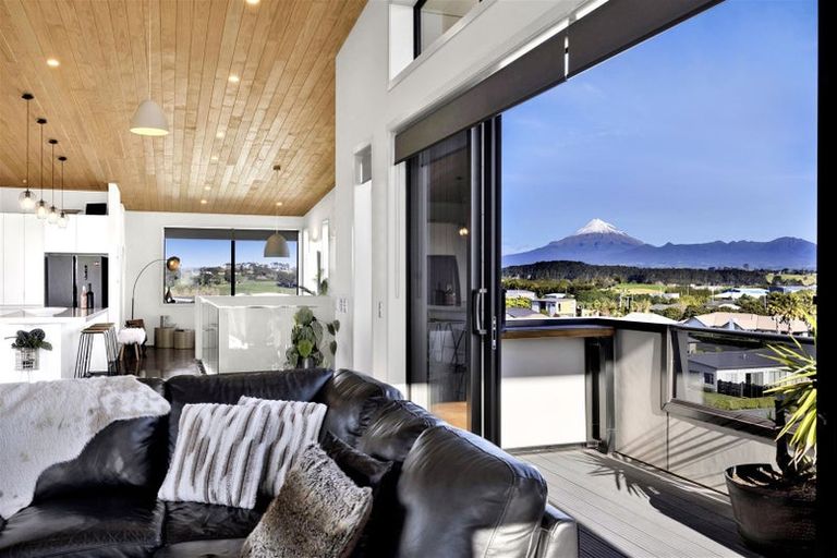 Photo of property in 16a Links Drive, Waiwhakaiho, New Plymouth, 4312