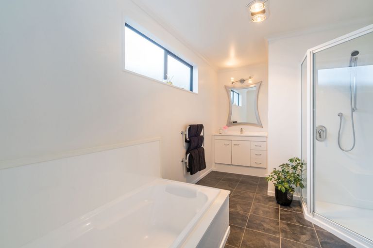 Photo of property in 5 Monowai Road, Ravensbourne, Dunedin, 9022