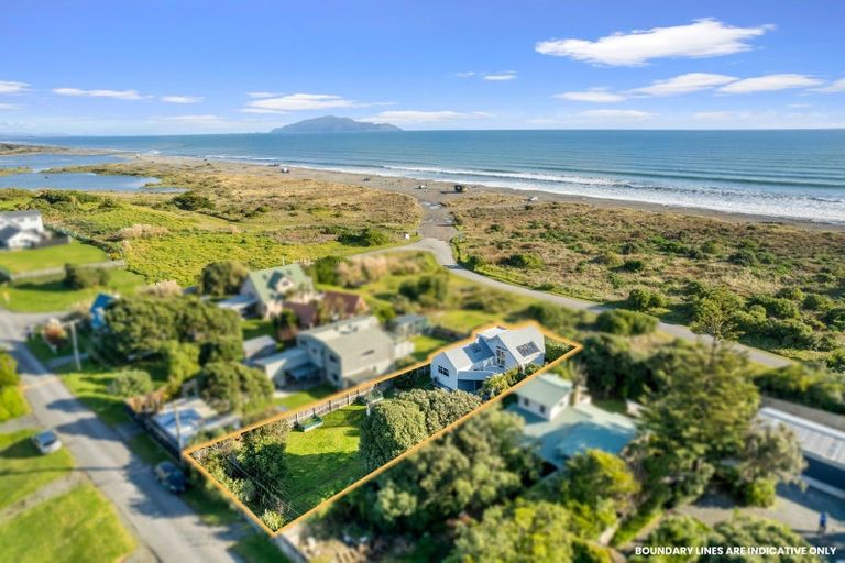Photo of property in 47 Kapiti Lane, Otaki Beach, Otaki, 5512