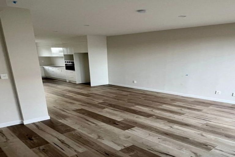 Photo of property in 3/86 Fred Taylor Drive, Westgate, Auckland, 0814