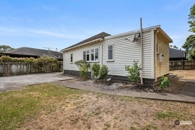 Photo of property in 1-2/6a Pohutukawa Street, Woburn, Lower Hutt, 5010