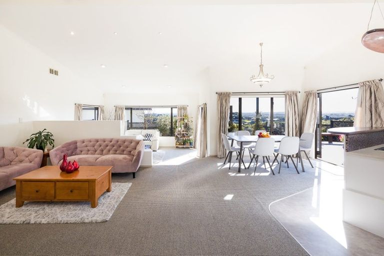 Photo of property in 111 Ruapehu Drive, Fitzherbert, Palmerston North, 4410