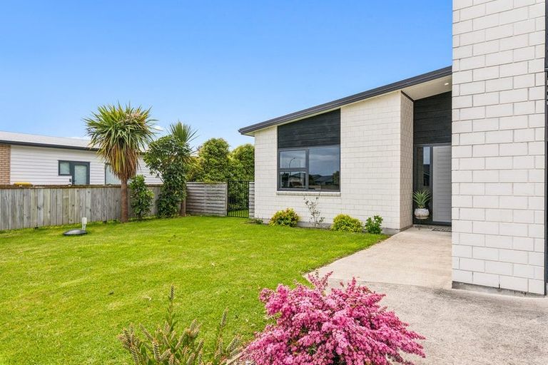 Photo of property in 35 Gallipoli Place, Paraparaumu, 5032