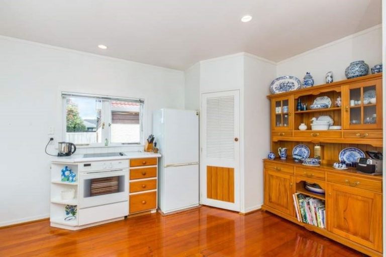 Photo of property in 1/67 Kitchener Road, Milford, Auckland, 0620