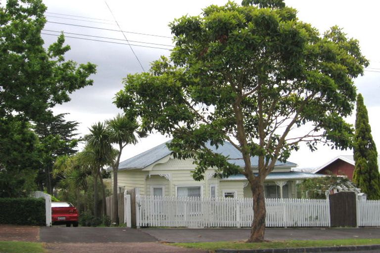 Photo of property in 15a Roberton Road, Avondale, Auckland, 1026