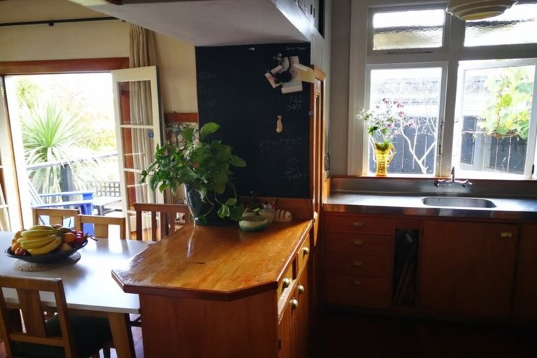 Photo of property in 12 Harvey Road, Bluff Hill, Napier, 4110