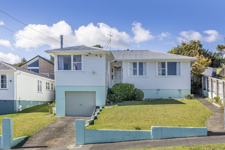 Photo of property in 93 Taylor Terrace, Tawa, Wellington, 5028