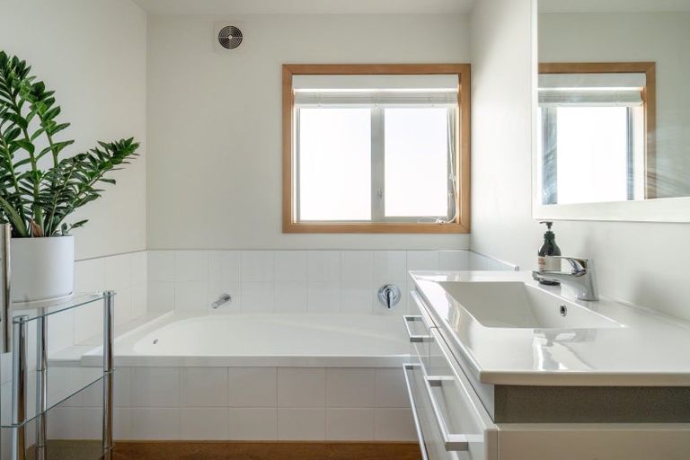 Photo of property in 12 Sycamore Place, Wanaka, 9305