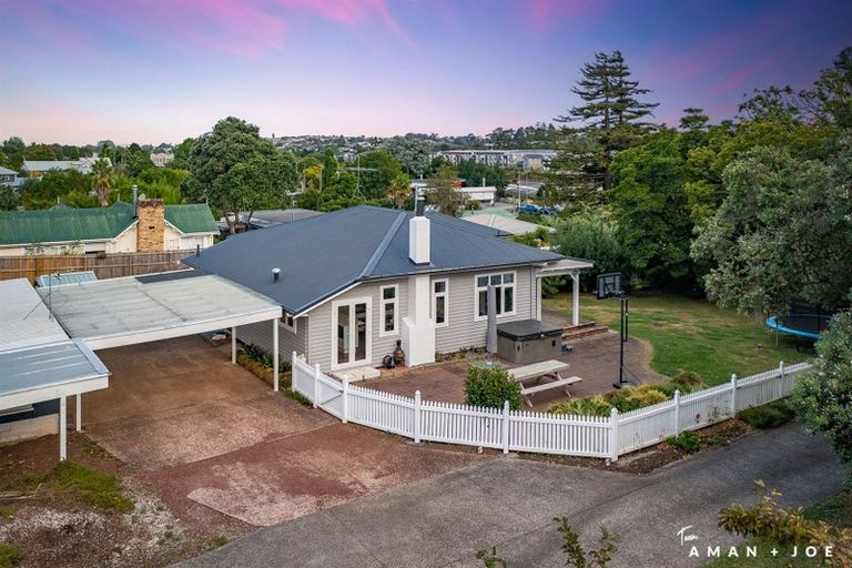 Photo of property in 739 Swanson Road, Swanson, Auckland, 0612