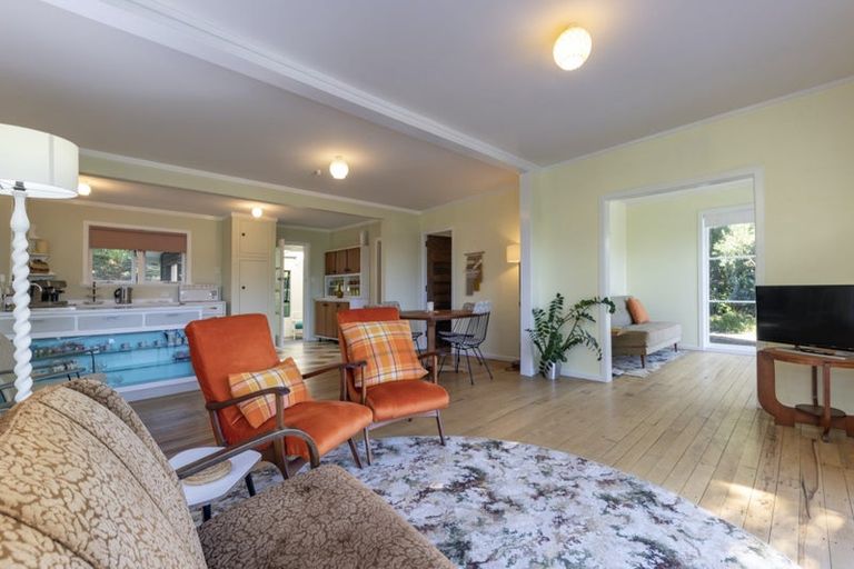 Photo of property in 49 North Piha Road, Piha, New Lynn, 0772