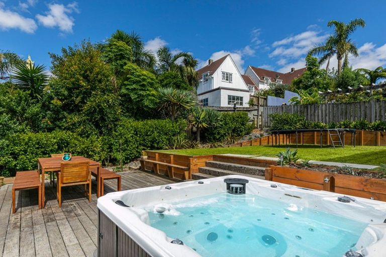 Photo of property in 6 Lingham Crescent, Torbay, Auckland, 0630