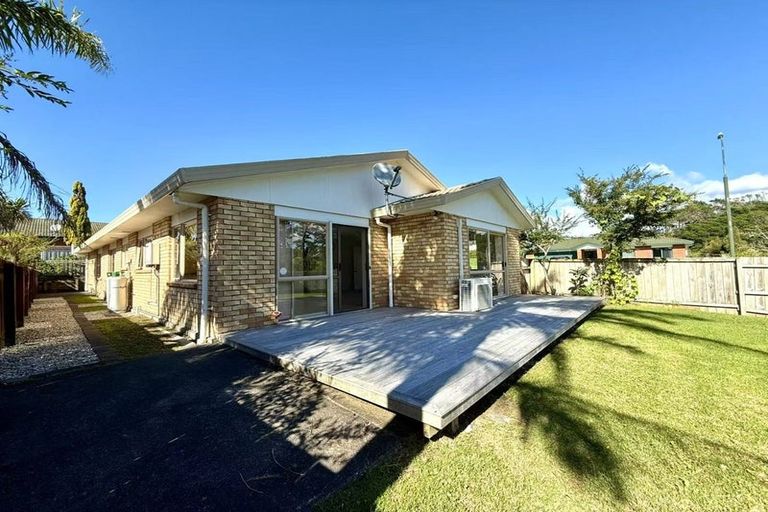Photo of property in 17 Parkcrest Drive, Henderson, Auckland, 0612