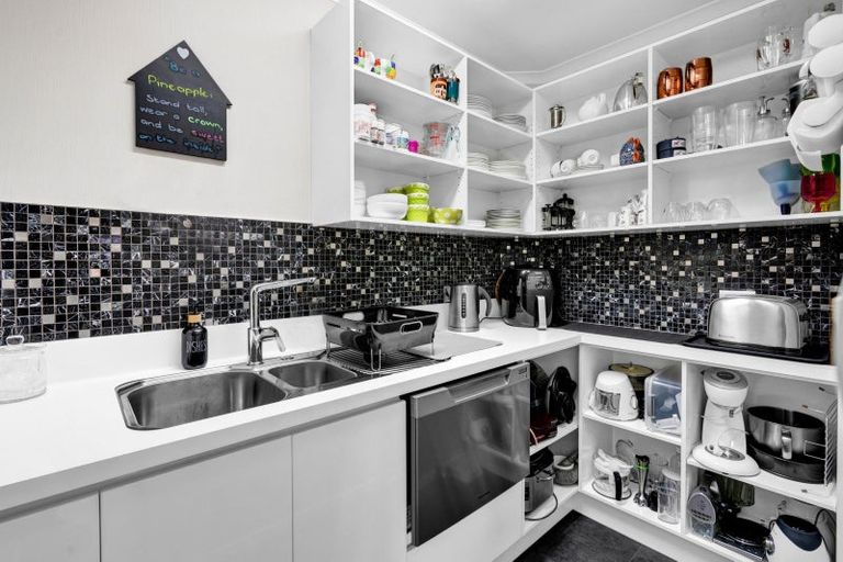 Photo of property in 40 Redwood Crescent, Hurdon, New Plymouth, 4310