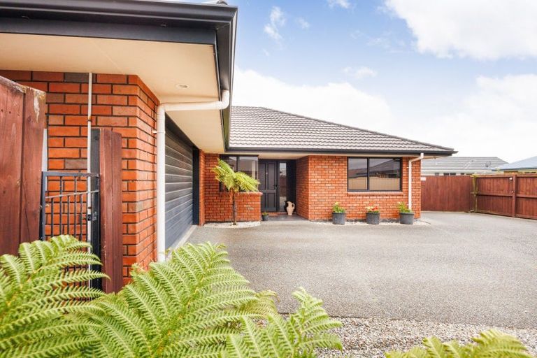 Photo of property in 17 Daniel Place, Kelvin Grove, Palmerston North, 4414