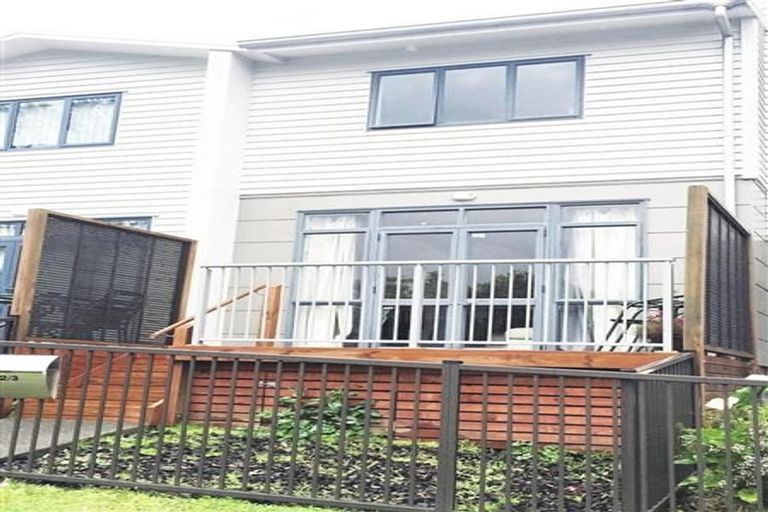 Photo of property in 2/3 John Jennings Drive, Oteha, Auckland, 0632