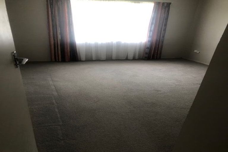 Photo of property in 1/680 Pakuranga Road, Howick, Auckland, 2010