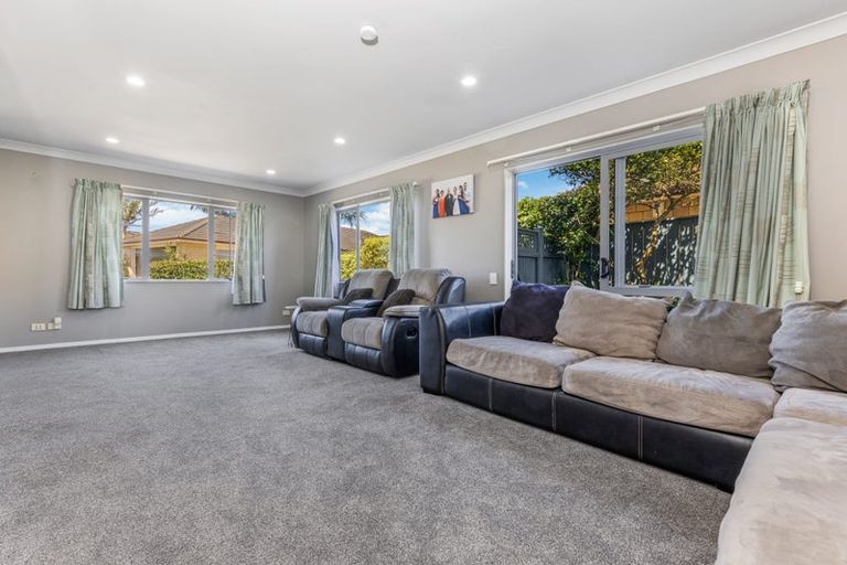 Photo of property in 52 Belfry Place, Wattle Downs, Auckland, 2103